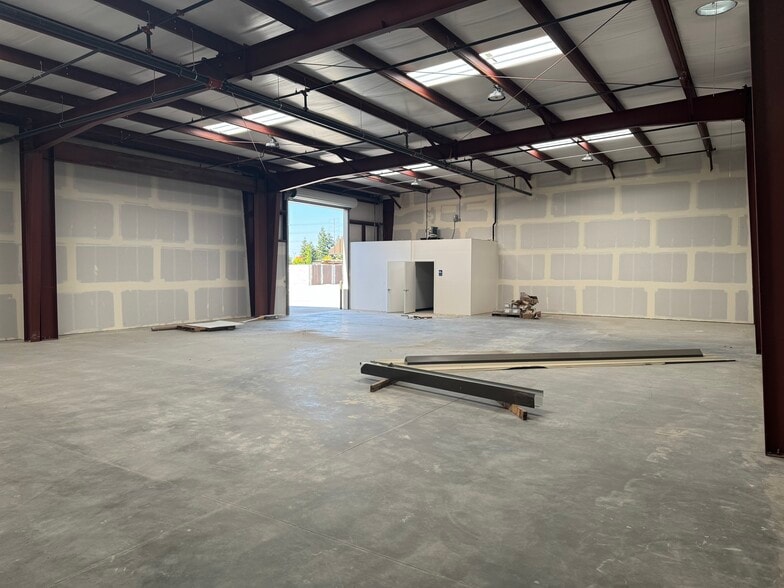 More Photos Of 1015 Premier Dr, Ceres Warehouse For Lease