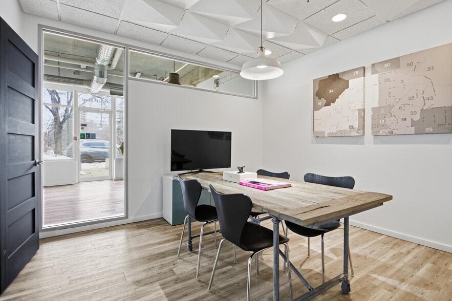 More Photos Of 9411 98 Av NW, Edmonton Office For Sale