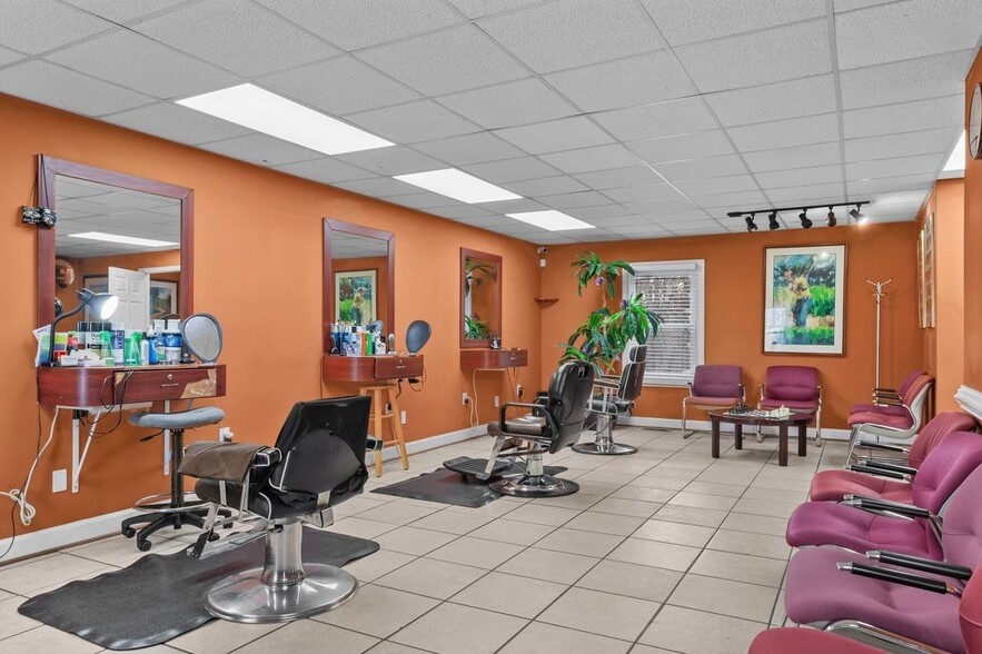 More Photos Of 1211-1221 Mall Dr, Richmond Office For Lease