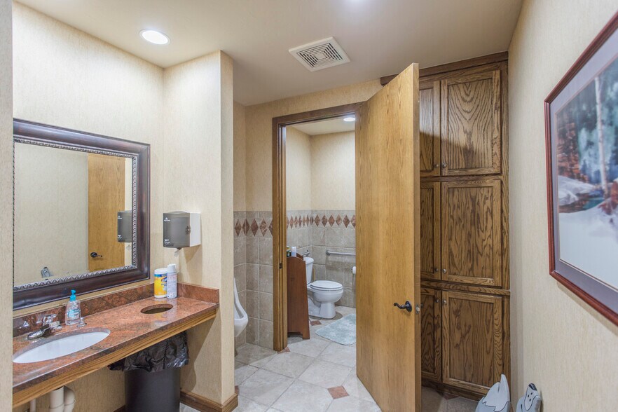 More Photos Of 3101 S Lakeside Dr, Oklahoma City Light Distribution For Lease