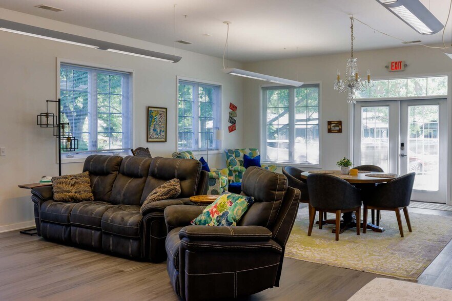 More Photos Of 430 W Center St, Douglas Freestanding For Sale