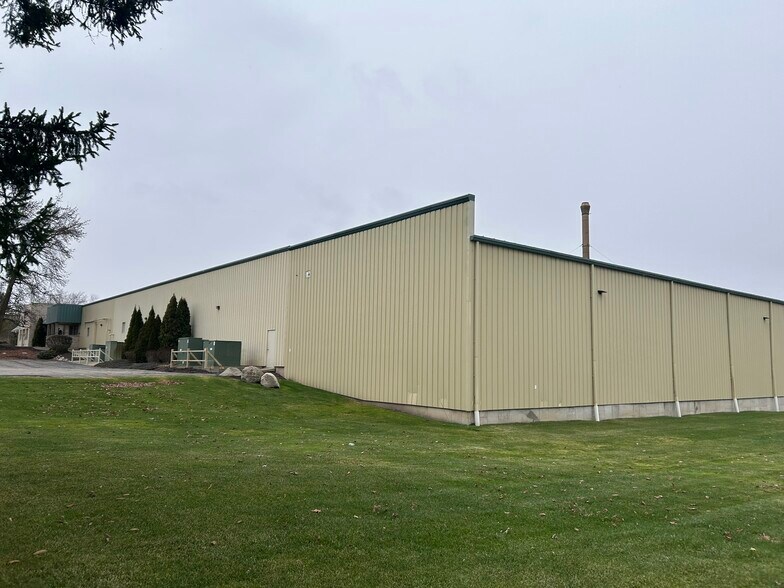 More Photos Of 3340-3350 Main St, Ravenna Light Manufacturing For Sale