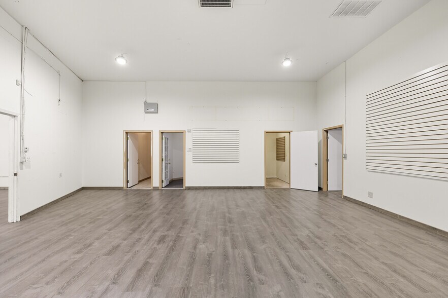 More Photos Of 328-332 W Main St, Merced Storefront For Lease