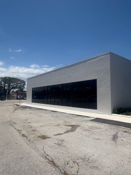 More Photos Of 2215 N Federal Hwy, Hollywood Restaurant For Sale