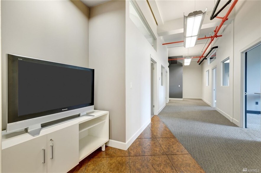 More Photos Of 4014-4020 Aurora Ave N, Seattle Apartments For Sale