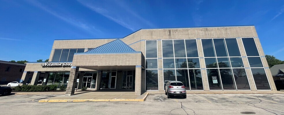 Primary Photo Of 2543-2545 N Mayfair Rd, Milwaukee Freestanding For Lease