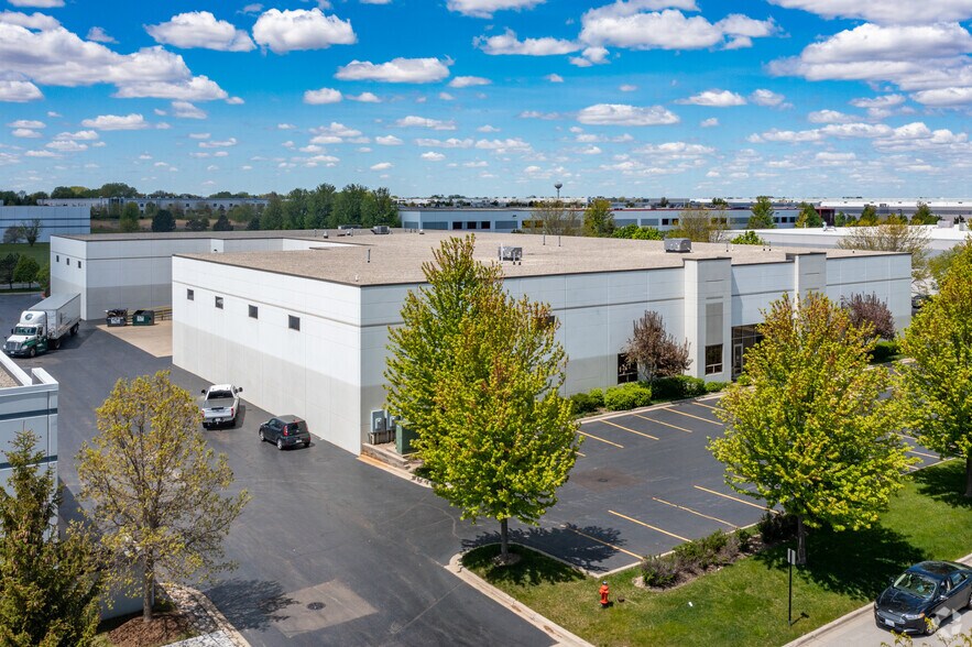 More Photos Of 2380 Vantage Dr, Elgin Warehouse For Lease