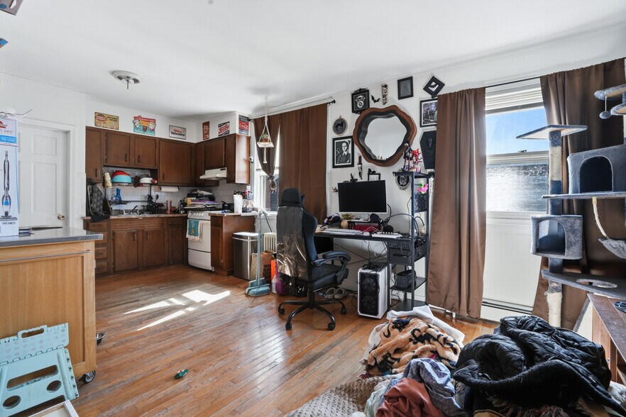 More Photos Of 632 Fall River Ave, Seekonk Apartments For Sale