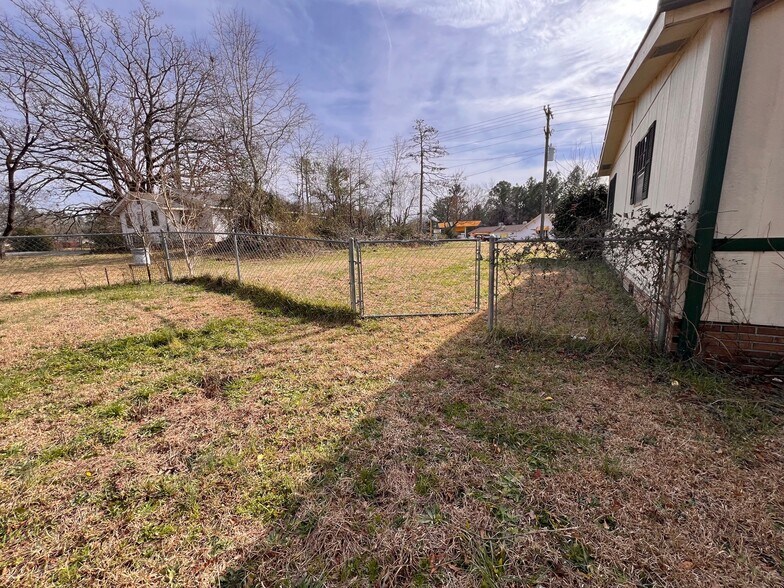 More Photos Of 3268 - 3244 River Fork Rd, Waterloo Bar For Sale