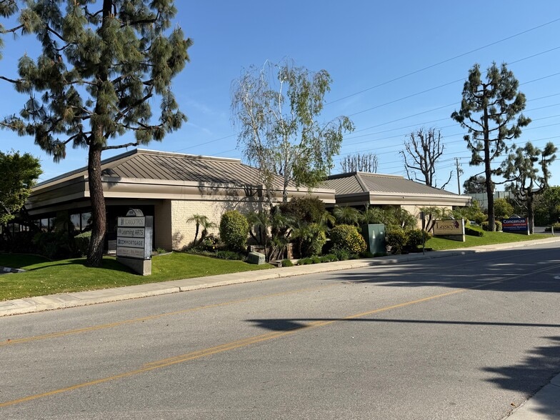 More Photos Of 1800 Westwind Dr, Bakersfield Medical For Lease