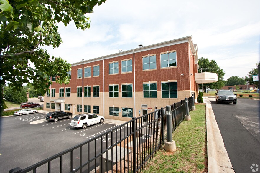 More Photos Of 502 W King St, Kings Mountain Medical For Lease