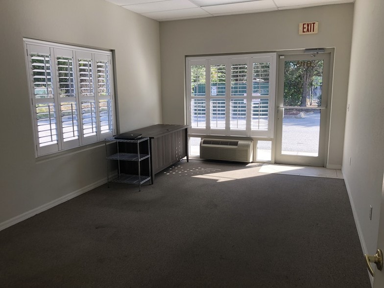 More Photos Of 1050 Innovation Ave, North Port Warehouse For Lease