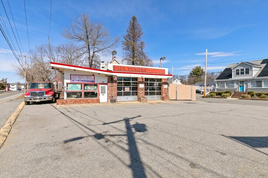 Primary Photo Of 1015 Lakeview Ave, Dracut General Retail For Sale