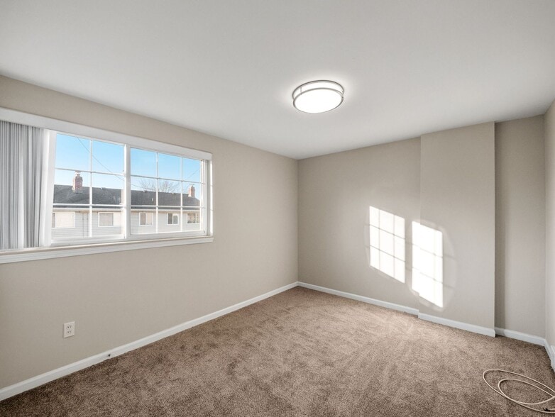 More Photos Of 425 Donovan St, South Lyon Apartments For Sale