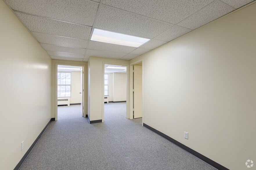 More Photos Of 7364-7390 Reading Rd, Cincinnati Storefront Retail Office For Lease