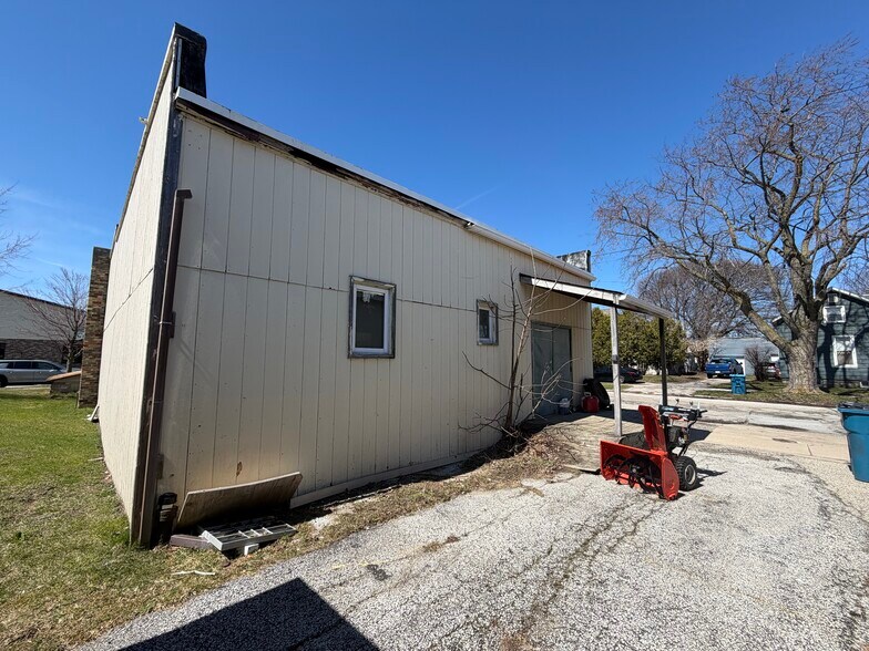 More Photos Of 87 Division St, Manistee Freestanding For Sale