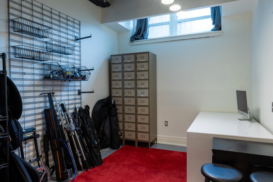 More Photos Of 3145 Mount Vernon Ave, Alexandria Office For Sale