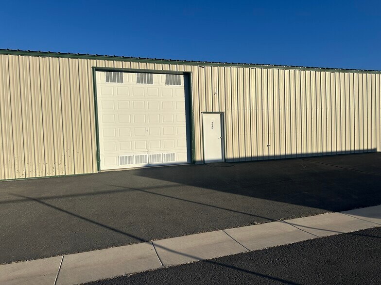 More Photos Of 19 PPF Way, Mound House Warehouse For Lease