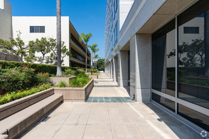 More Photos Of 200 S Los Robles Ave, Pasadena Office For Lease