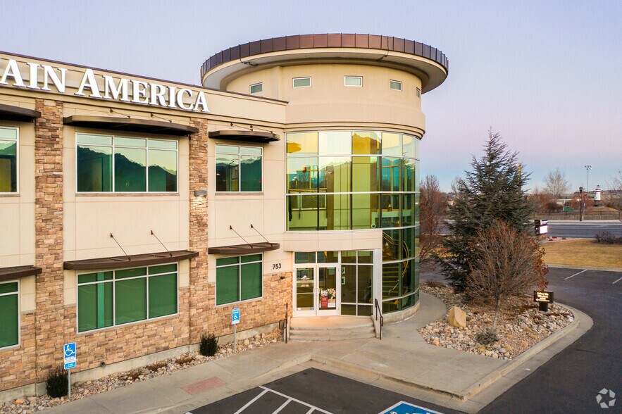 More Photos Of 753 W South Jordan Pky, South Jordan Bank For Lease