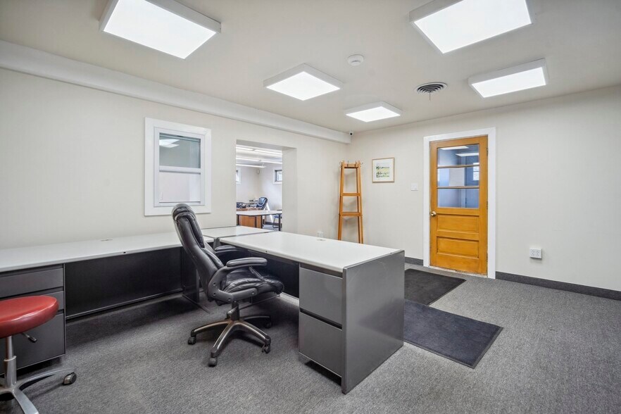 More Photos Of 2025 Pine St, Palmer Warehouse For Sale