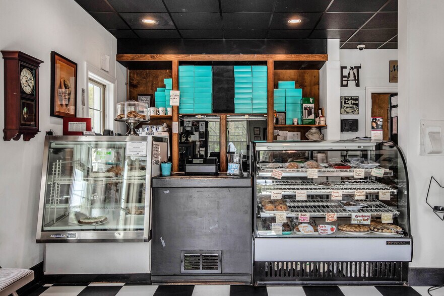 More Photos Of 787 Main St S, Woodbury Storefront Retail Office For Sale