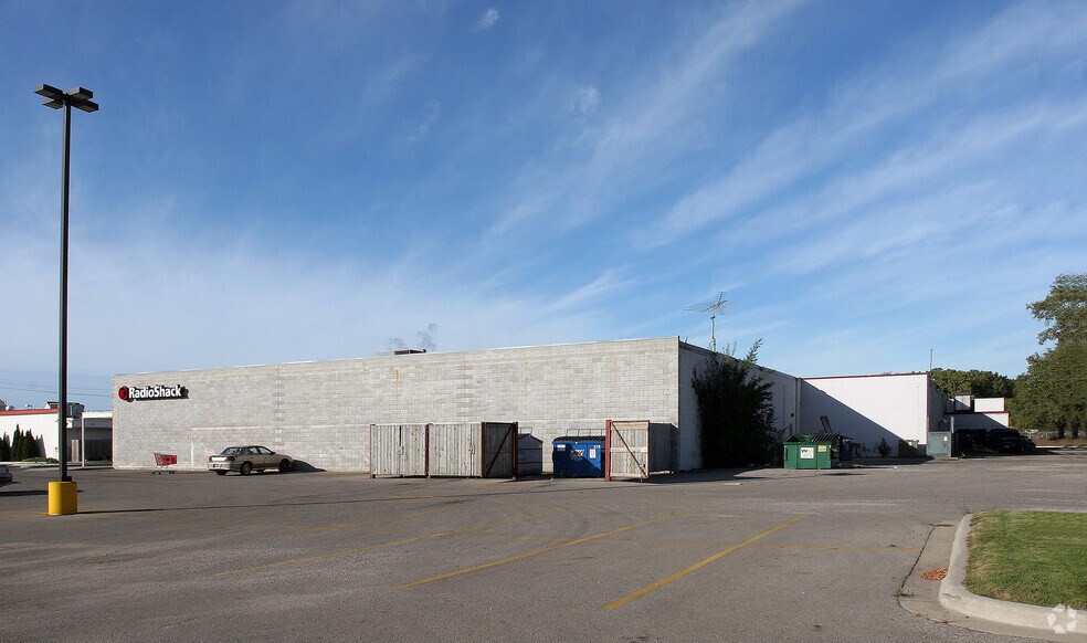 More Photos Of 850-880 W Sherman Blvd, Muskegon Unknown For Lease