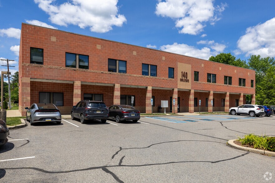 More Photos Of 140 Boulevard, Washington Office For Lease