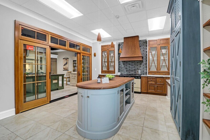 More Photos Of 720 Dupont Rd, Charleston Light Distribution For Sale