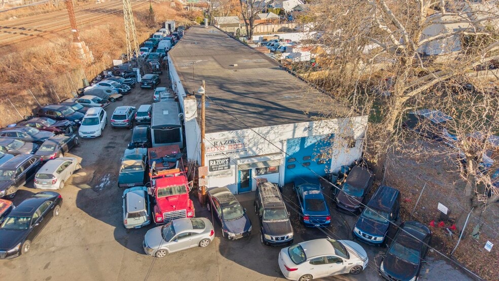 More Photos Of 914 E Main St, Stamford Warehouse For Sale