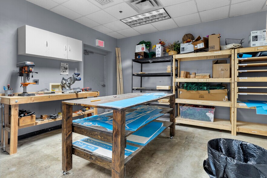 More Photos Of 99 E Carmel Dr, Carmel Storefront Retail Office For Lease