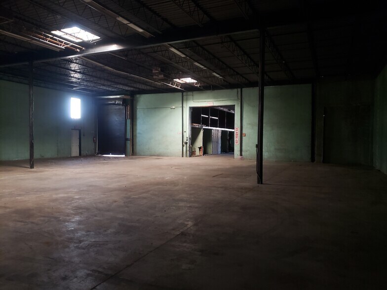 More Photos Of 147 Walnut St, Northvale Warehouse For Lease