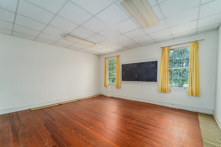 More Photos Of 412 McDonald St, Waycross Specialty For Sale