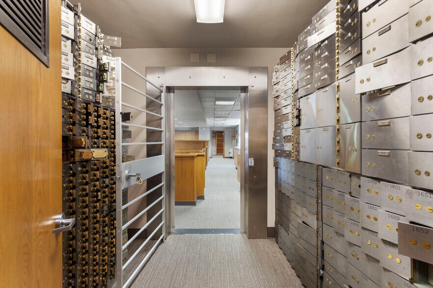 More Photos Of 3506 168th St NE, Arlington Bank For Sale