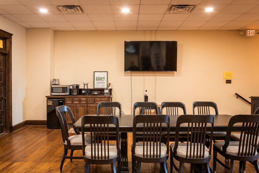 More Photos Of 123 William J Bryan Parkway, Bryan Warehouse For Sale