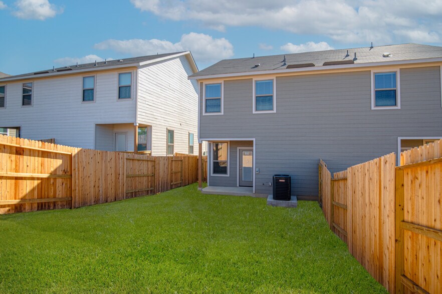 More Photos Of 6408 Segovia Ranch, San Antonio Apartments For Sale