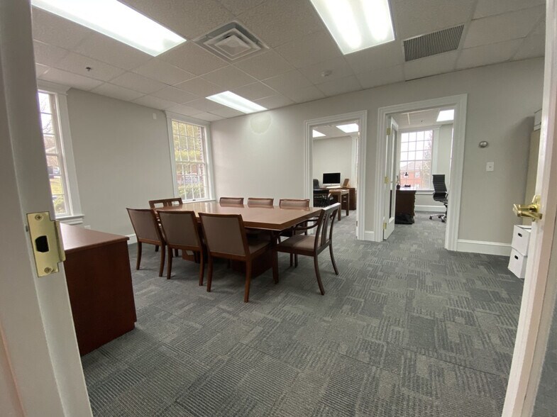 More Photos Of 231 Chief Justice Cushing Hwy, Cohasset Office For Lease