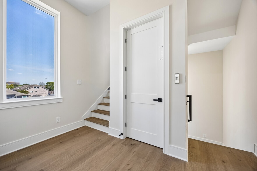 More Photos Of 5821 Winsome Ln, Houston Apartments For Sale