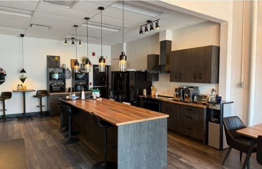 More Photos Of 138 Rue De La Barre, Boucherville Warehouse For Sale