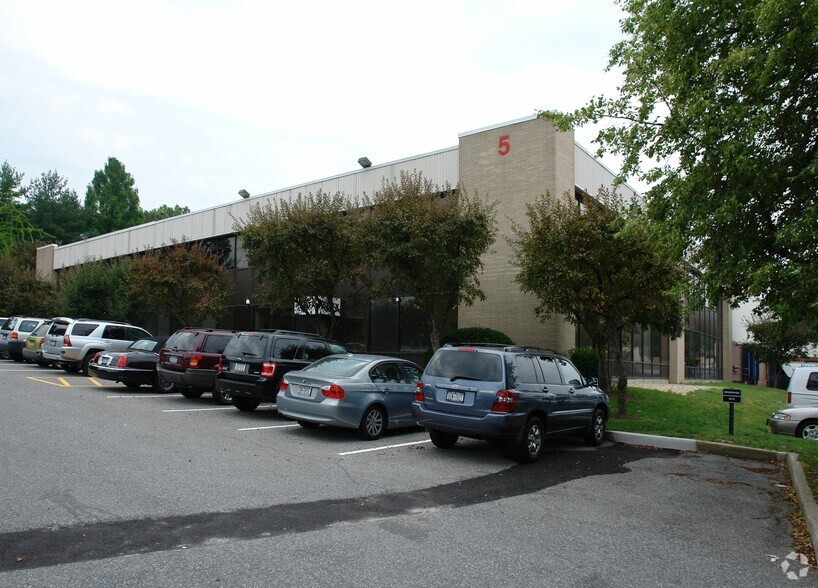 More Photos Of 5 Skyline Dr, Hawthorne Light Distribution For Lease