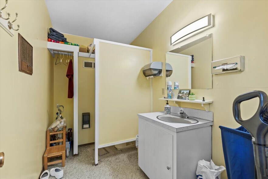 More Photos Of 781 Roza Dr, Zillah Healthcare For Sale