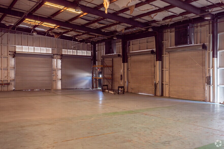 Primary Photo Of 5407 NW 44th Ave, Ocala Manufacturing For Lease