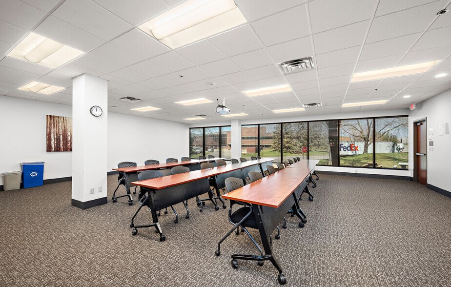 More Photos Of 7100 Northland Cir N, Brooklyn Park Office For Lease