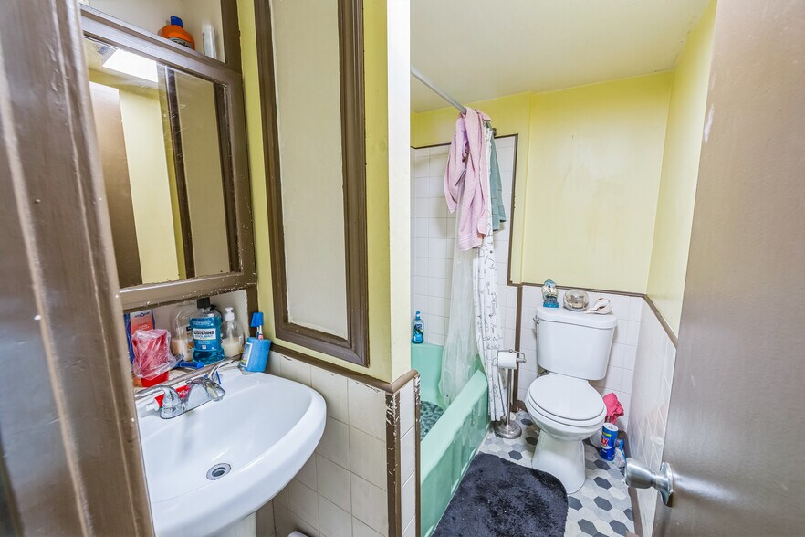 More Photos Of 211-17 Main St, Royersford Bar For Sale