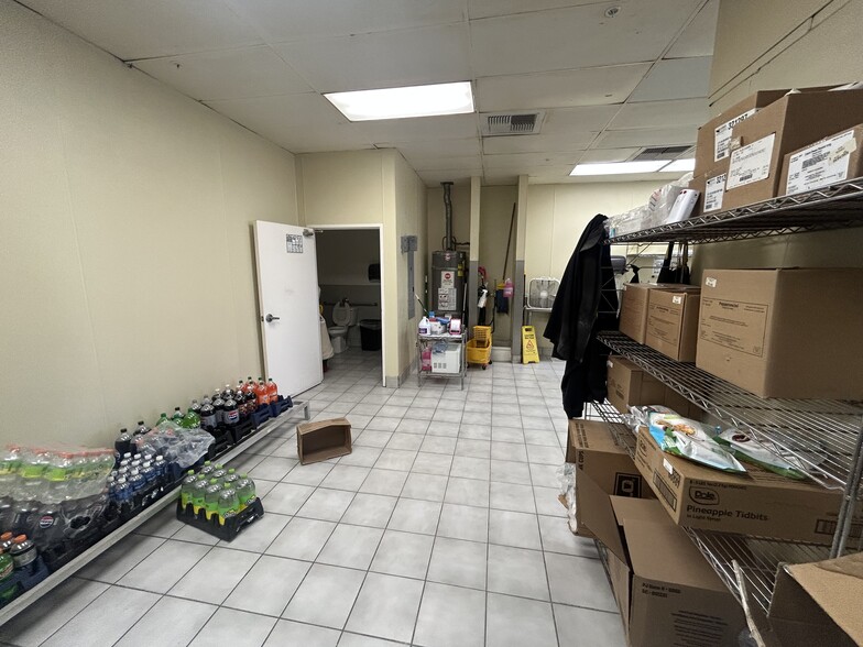 More Photos Of 19008-19022 Beach Blvd, Huntington Beach Freestanding For Lease