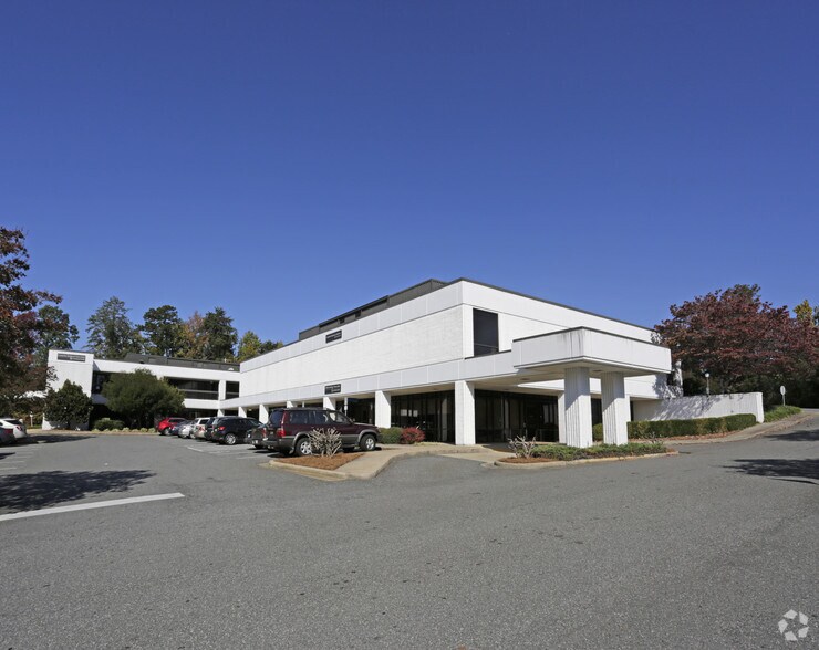 Primary Photo Of 2544 Court Dr, Gastonia Medical For Lease