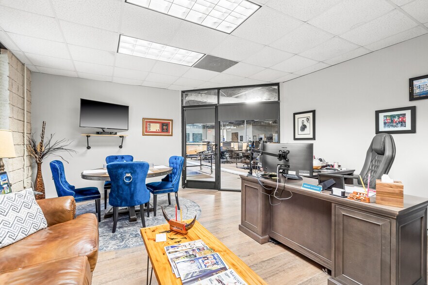 More Photos Of 508 S Lexington Ave, Burlington Office For Sale