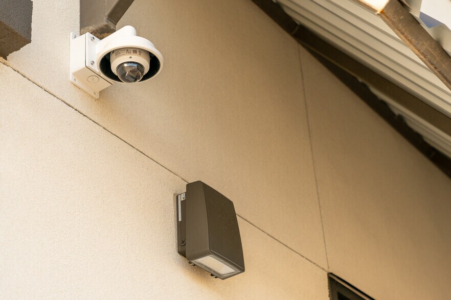 More Photos Of 5593 N Eagle Rd, Boise Self Storage For Lease