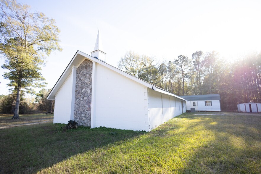 Primary Photo Of 9100 FM 2109, Huntington Religious Facility For Sale