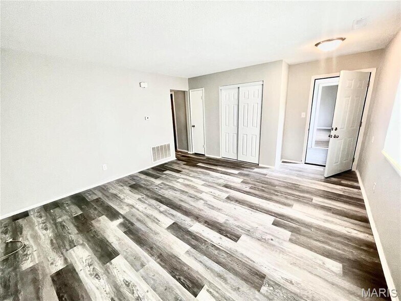 More Photos Of 2441 E 24th St, Granite City Multifamily For Sale